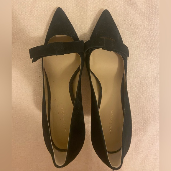 Ann Taylor pointed closed toe heels - Picture 1 of 3